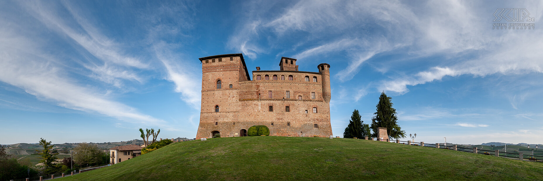 Grinzane Cavour - Castello di Grinzane Cavour The 13th-century castle of Grinzane Cavour stands on top of a hill and is inscribed on the UNESCO World Heritage List. The medieval character has been perfectly preserved and it is now a museum, enoteca and restaurant. All around the castle are vineyards and the view is beautiful. The statesman Count Camillo Benso of Cavour lived there for several years and played an important role in the Italian unification (1861), was the architect of the Italian constitution and became the first prime minister of a unified Italy. Stefan Cruysberghs